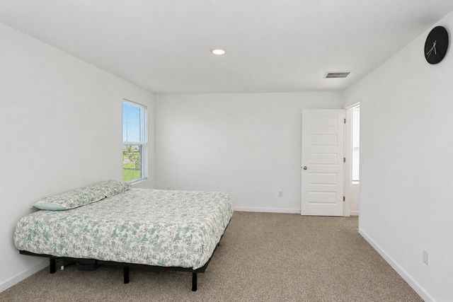 101 Fieldcrest Avenue, Hampshire, IL 60140