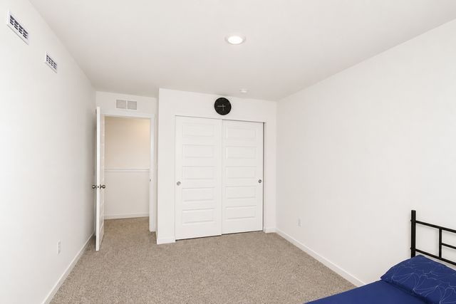 101 Fieldcrest Avenue, Hampshire, IL 60140
