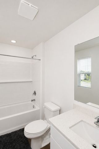 101 Fieldcrest Avenue, Hampshire, IL 60140