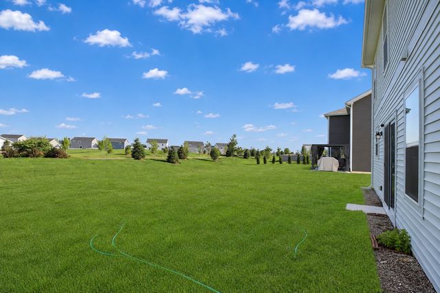 101 Fieldcrest Avenue, Hampshire, IL 60140