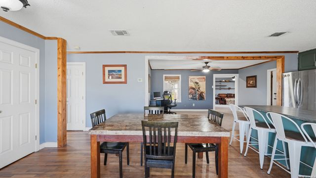 8204 New Sulphur Springs Rd, San Antonio, TX 78263