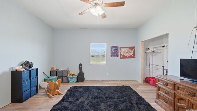 8204 New Sulphur Springs Rd, San Antonio, TX 78263