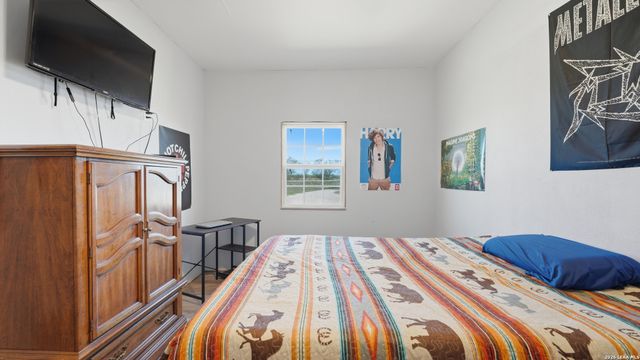 8204 New Sulphur Springs Rd, San Antonio, TX 78263