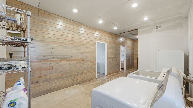 8204 New Sulphur Springs Rd, San Antonio, TX 78263