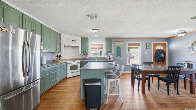 8204 New Sulphur Springs Rd, San Antonio, TX 78263