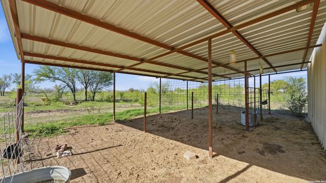 8204 New Sulphur Springs Rd, San Antonio, TX 78263