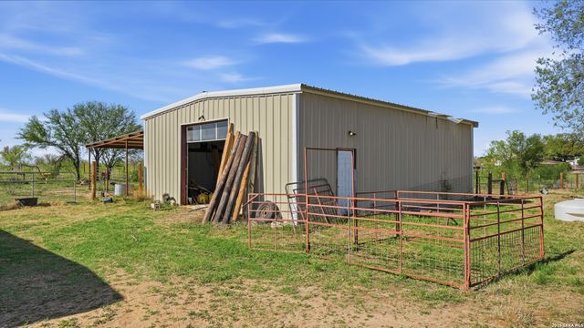 8204 New Sulphur Springs Rd, San Antonio, TX 78263