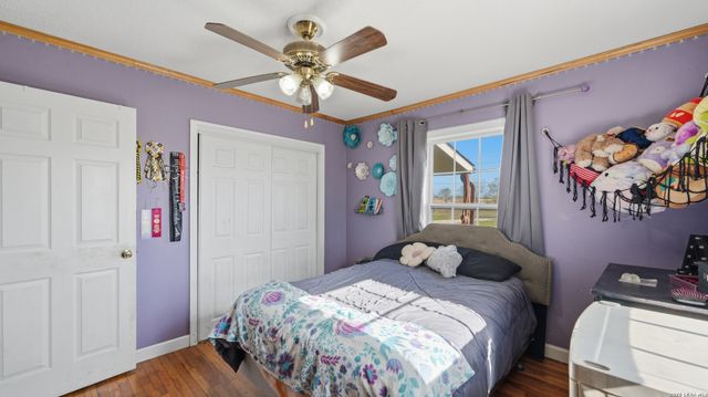 8204 New Sulphur Springs Rd, San Antonio, TX 78263