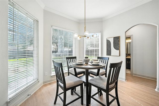 901 Bluebird Court, Burleson, TX 76028