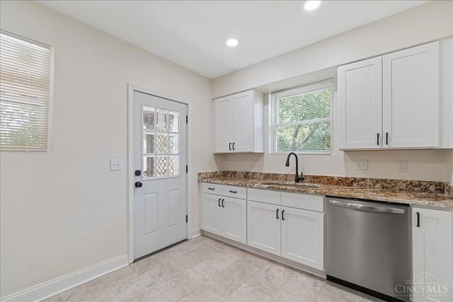 2428 Homestead Place, Cincinnati, OH 45211