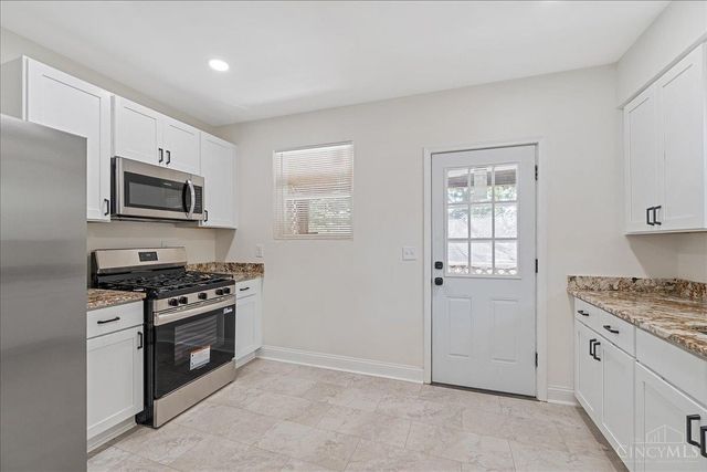 2428 Homestead Place, Cincinnati, OH 45211