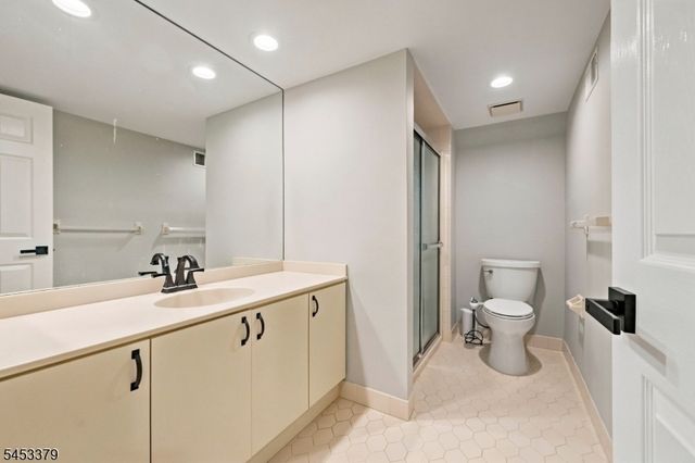 2 Parkside Ter 2A, Woodland Park, NJ 07424