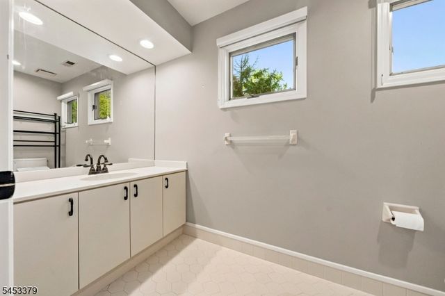 2 Parkside Ter 2A, Woodland Park, NJ 07424