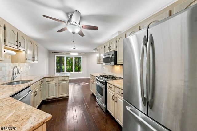 2 Parkside Ter 2A, Woodland Park, NJ 07424
