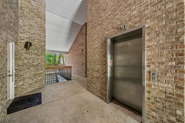 2 Parkside Ter 2A, Woodland Park, NJ 07424