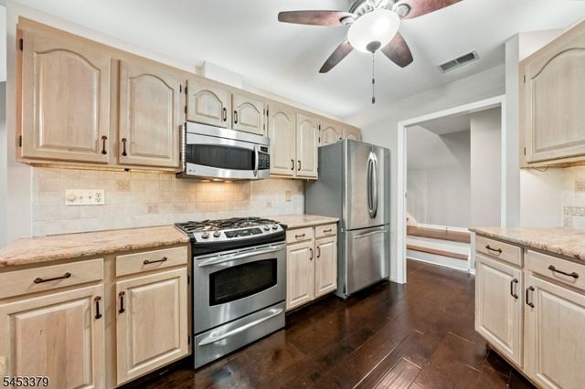 2 Parkside Ter 2A, Woodland Park, NJ 07424