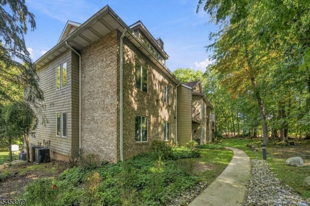 2 Parkside Ter 2A, Woodland Park, NJ 07424