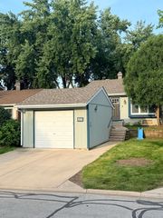 333 Colony Green Drive, Bloomingdale, IL 60108