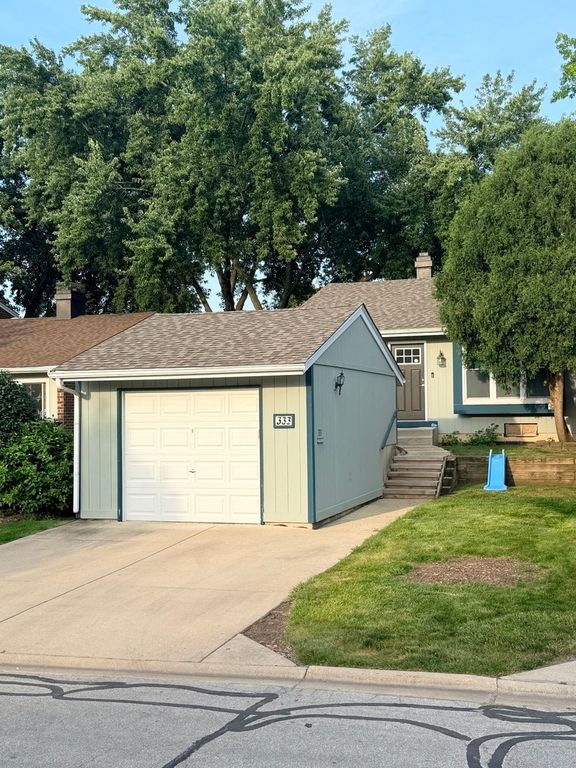 333 Colony Green Drive, Bloomingdale, IL 60108