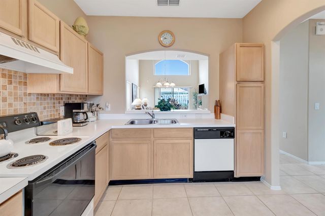 2613 Spring Hill Drive, Kissimmee, FL 34743
