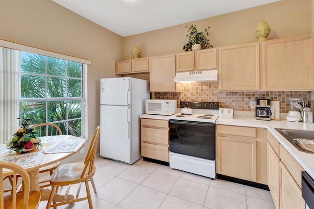 2613 Spring Hill Drive, Kissimmee, FL 34743