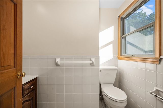 4 Garrison Ln, Southborough, MA 01772