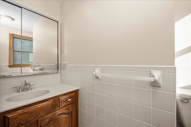 4 Garrison Ln, Southborough, MA 01772