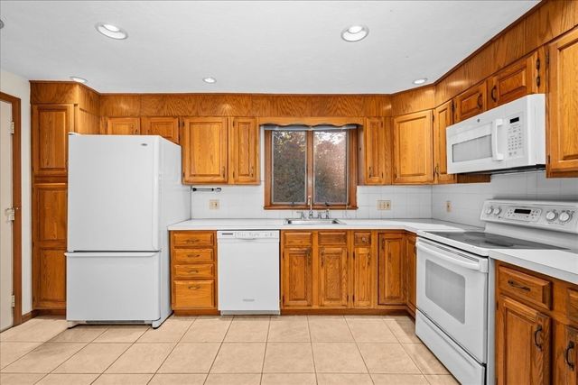 4 Garrison Ln, Southborough, MA 01772