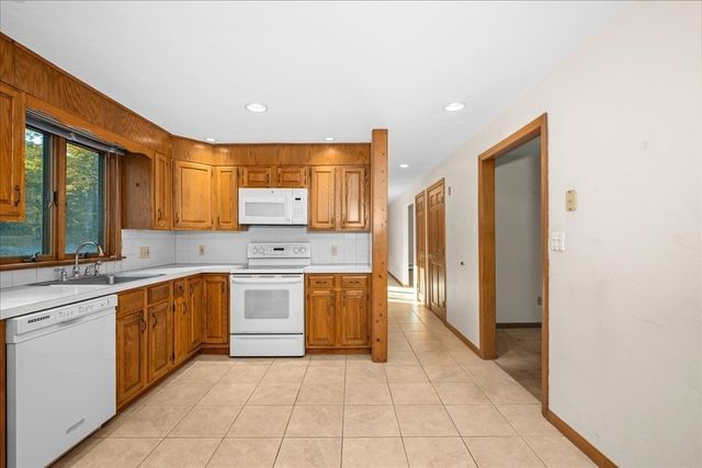 4 Garrison Ln, Southborough, MA 01772