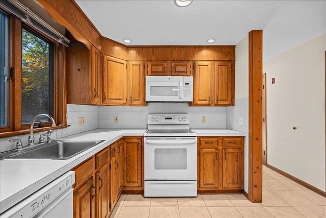4 Garrison Ln, Southborough, MA 01772