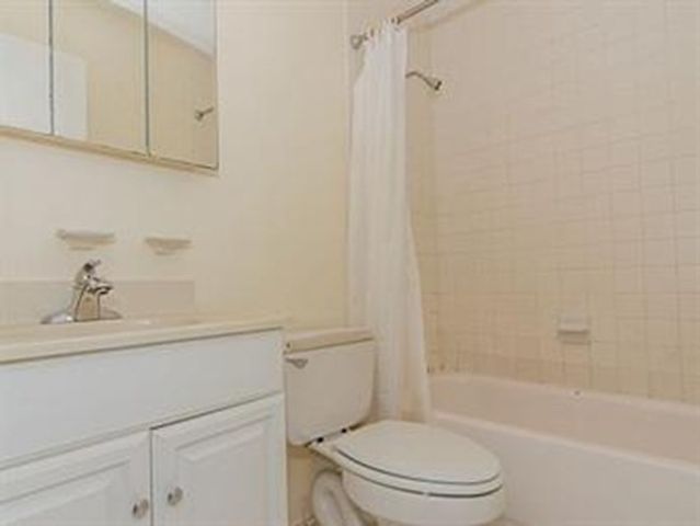 44 Washington St. 913, Brookline, MA 02445