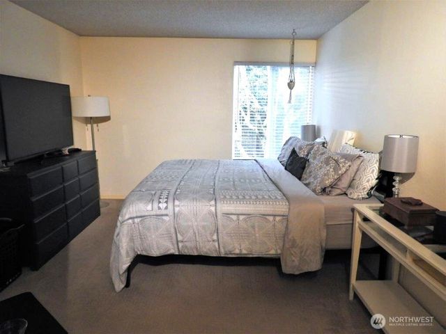 13717 Linden Avenue N #215, Seattle, WA 98133