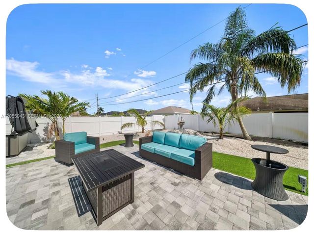 466 SW Prado Ave, Port St. Lucie, FL 34983