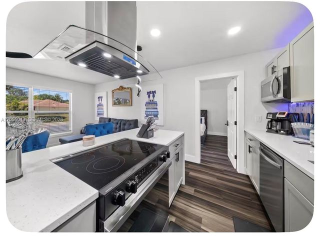 466 SW Prado Ave, Port St. Lucie, FL 34983