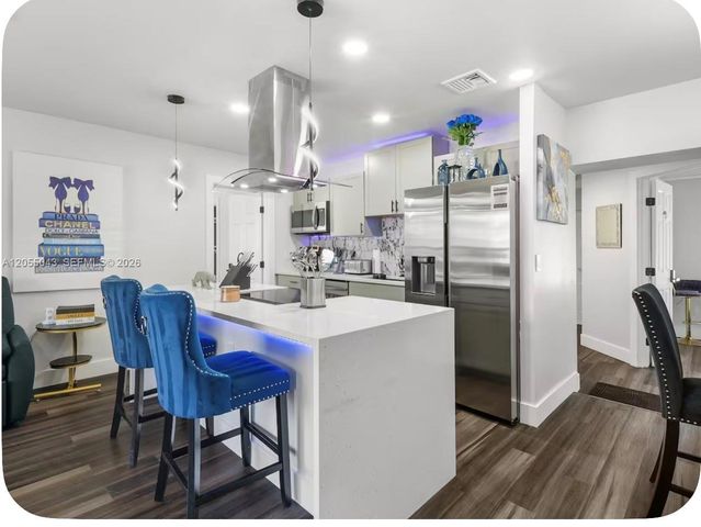 466 SW Prado Ave, Port St. Lucie, FL 34983