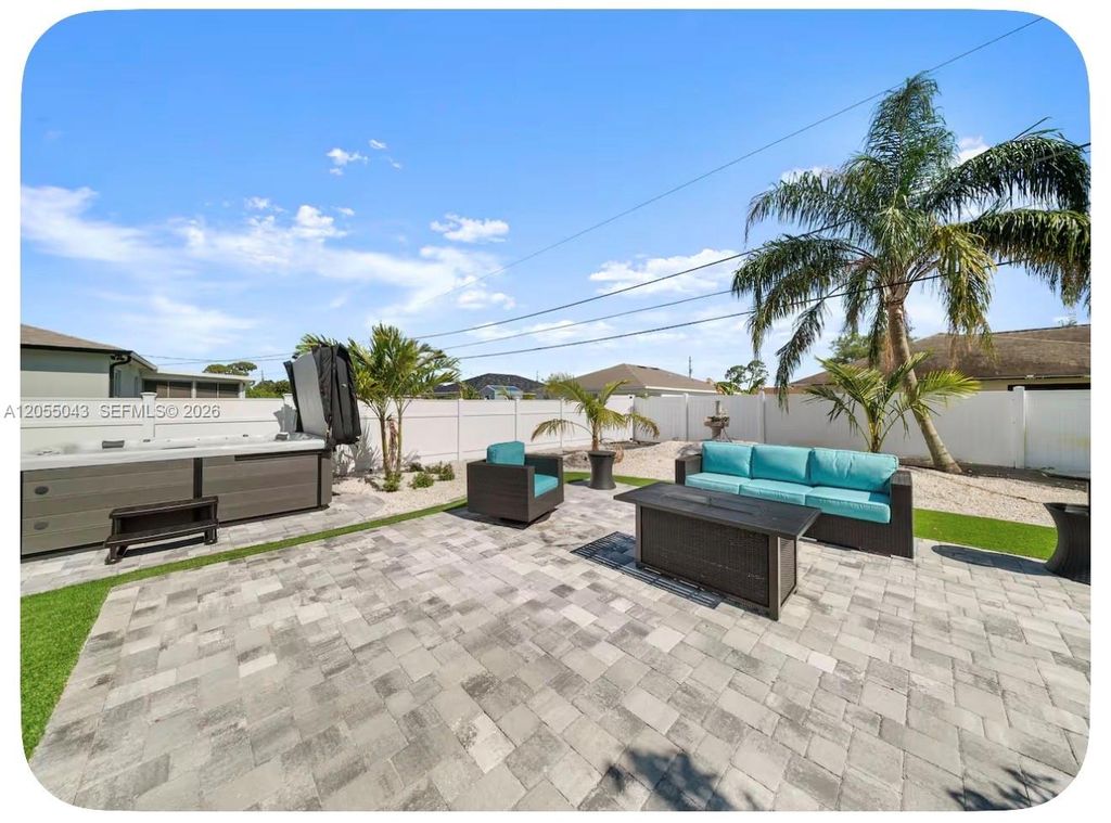 466 SW Prado Ave, Port St. Lucie, FL 34983
