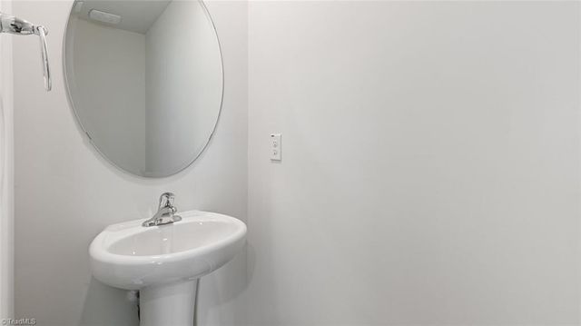 106 Beechwood Circle, Thomasville, NC 27360