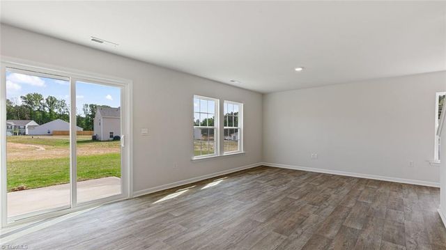 106 Beechwood Circle, Thomasville, NC 27360