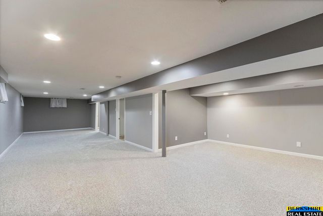 7727 Main Street, Ralston, NE 68127