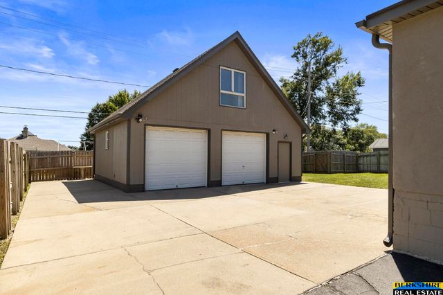 7727 Main Street, Ralston, NE 68127