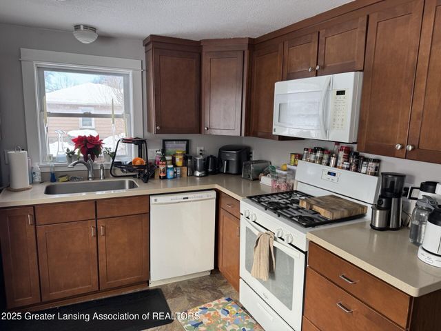 510 Sawyer Road, Lansing, MI 48911