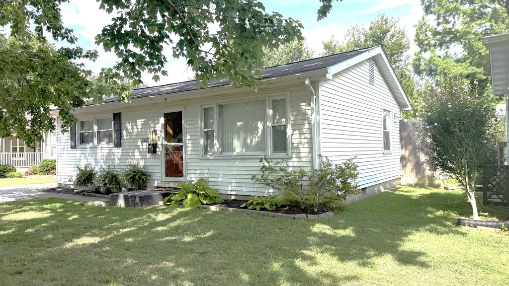 Image 1 of property listing at 506 N Indiana Avenue, Salem, IL 62881
