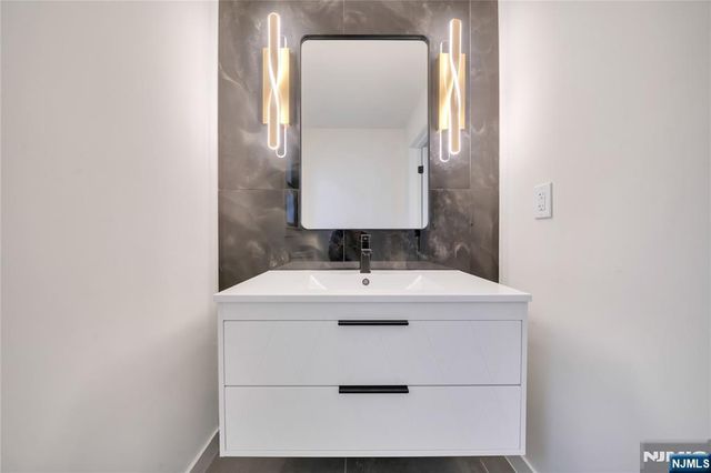 468 Morse Avenue, Ridgefield, NJ 07657