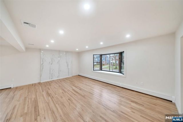 468 Morse Avenue, Ridgefield, NJ 07657