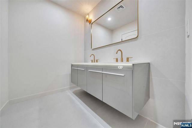 468 Morse Avenue, Ridgefield, NJ 07657