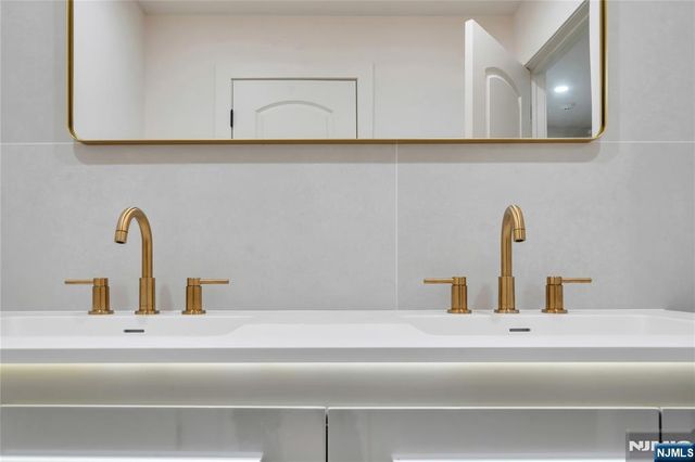 468 Morse Avenue, Ridgefield, NJ 07657