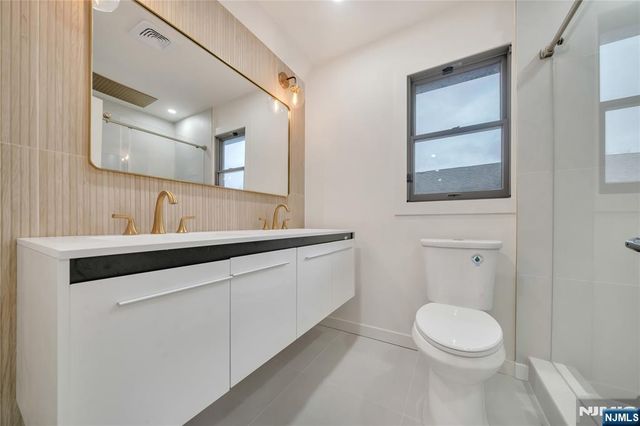 468 Morse Avenue, Ridgefield, NJ 07657