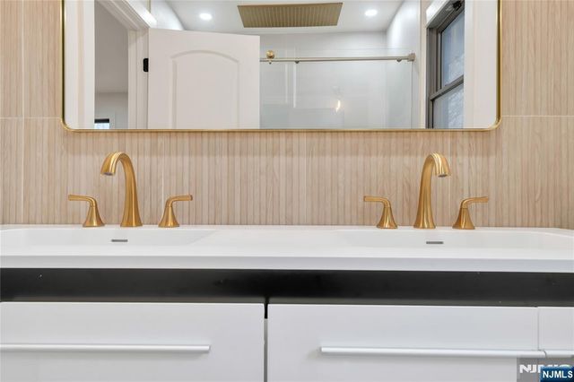 468 Morse Avenue, Ridgefield, NJ 07657