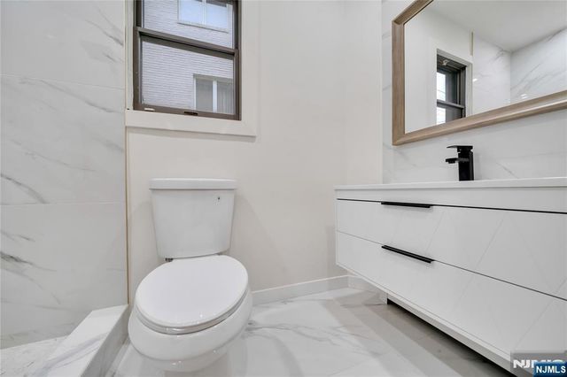 468 Morse Avenue, Ridgefield, NJ 07657