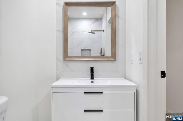 468 Morse Avenue, Ridgefield, NJ 07657